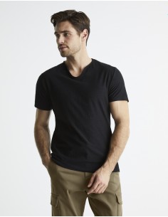 T-shirt uni col en V 100% coton Homme Celio PEBASIC Existe en plusieurs coloris