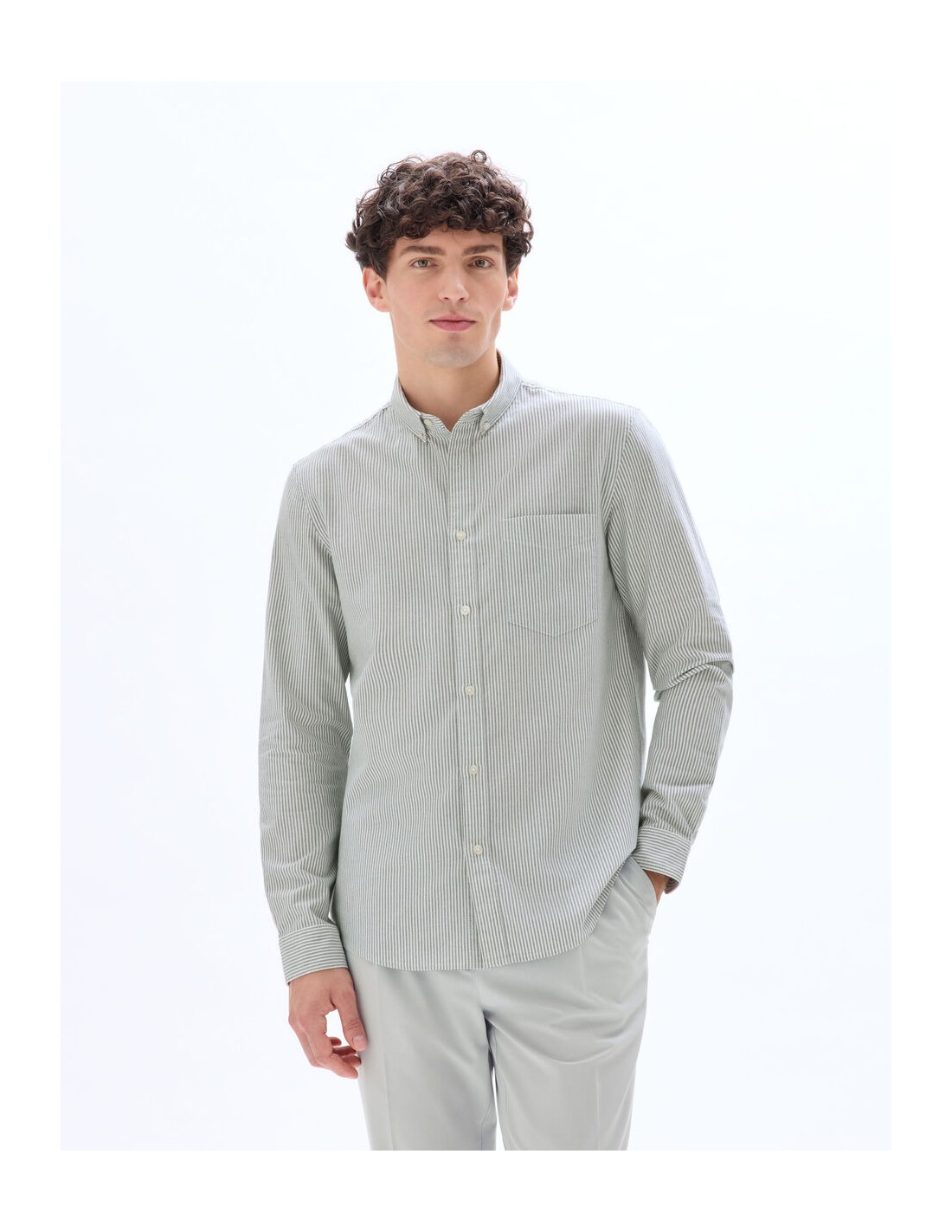 Chemise regular à rayures 100% coton... Chemise regular à rayures 100% coton...